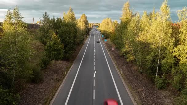 해 가지기 전에 교통의 저속 운전 — 비디오