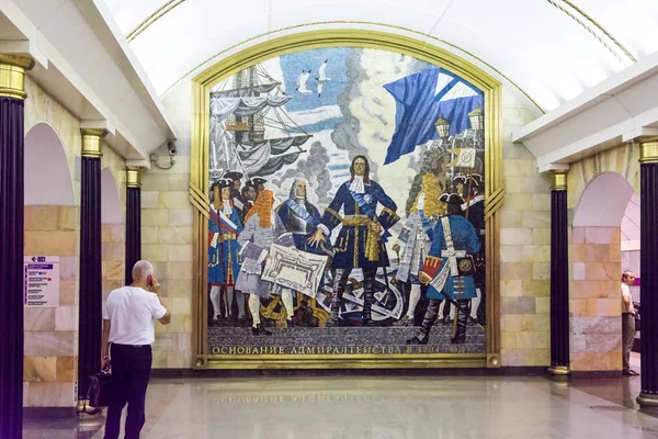 The interiors of the subway station " Admiralteiskaya ", St. Pet — Stock Photo, Image