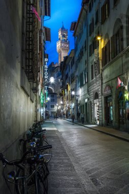Arnolfo Kulesi, Torre di Arnolfo, Gece