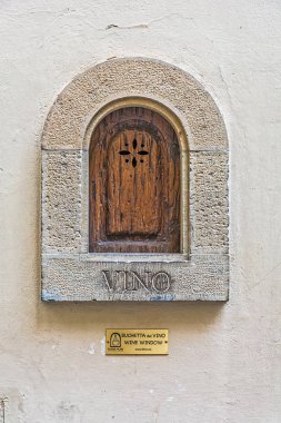 Bushetta del Vino, asma penceresi
