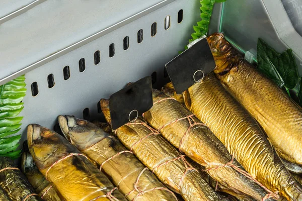 Peixe fumado no mercado — Fotografia de Stock