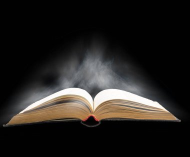 kitap sihirli ışıkla açıldı 