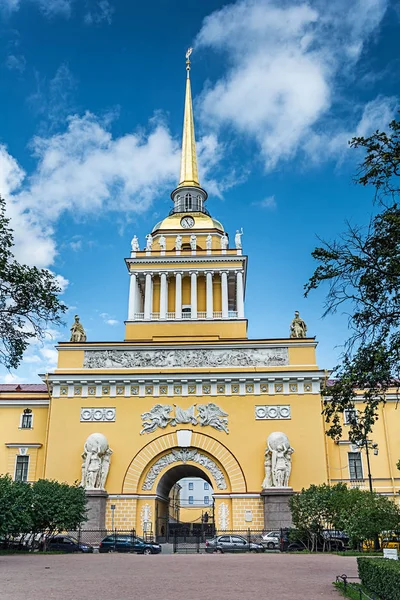 The spire of the Admiralty building, St. Petersburg, Russia — Stock Photo, Image