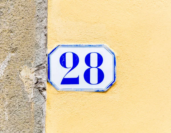 Hausnummer 28 (28) ) — Stockfoto