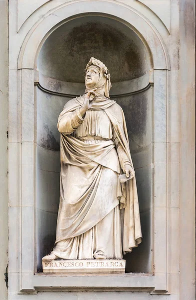 Estatua de Francesco Petrarca,, por Andrea Leoni, 1845 — Foto de Stock