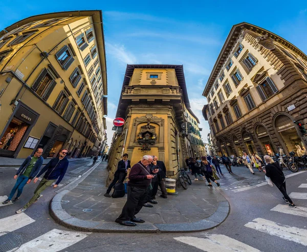 Schilderachtig gebouw aan de via de ' Tornabuoni — Stockfoto