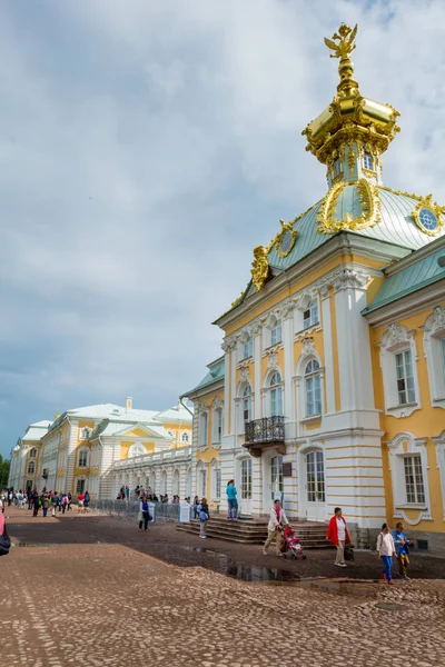 Peters Palace in Peterhof, Sankt Petersburg, Russland. — Stockfoto