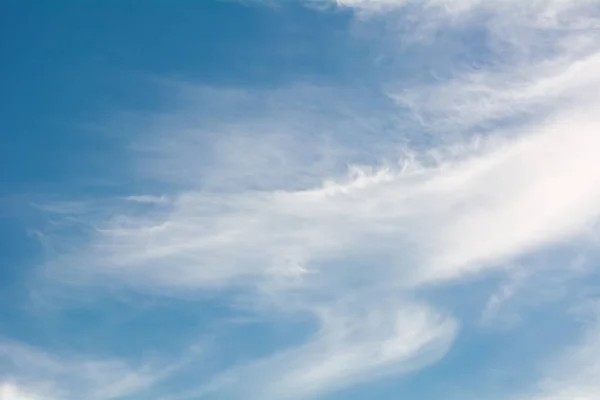 Nuvens brancas fofas — Fotografia de Stock