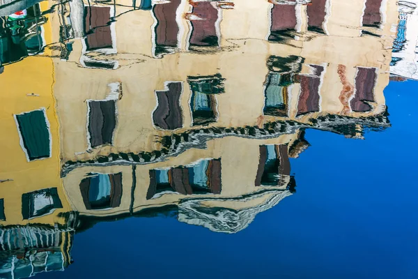 Ondulación de agua, imagen colorida — Foto de Stock