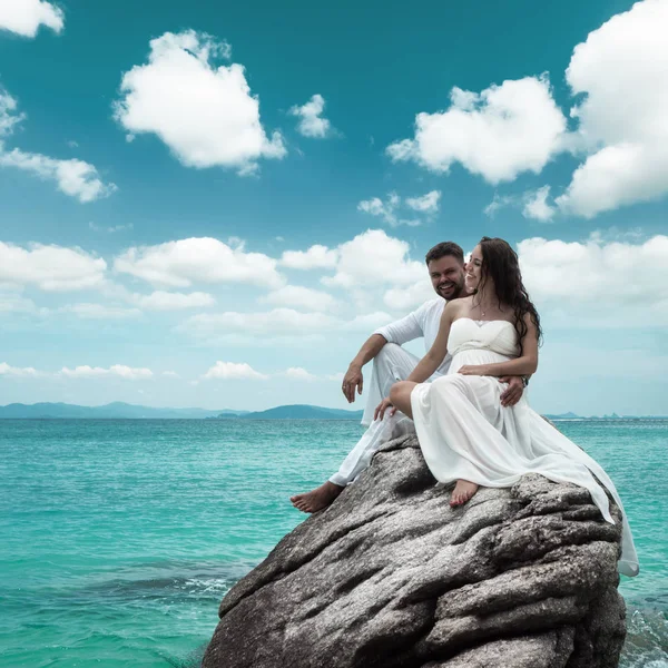 Casal Jovem Atraente Ilha Tropical Mulher Bonita Homem Vestindo Roupas — Fotografia de Stock