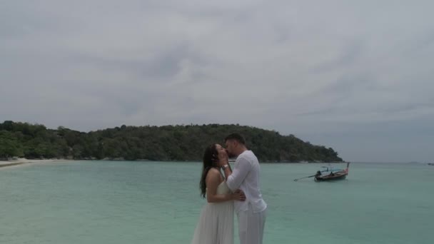 Jeune Couple Attrayant Sur Île Tropicale Vue Aérienne Jeune Couple — Video
