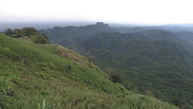 Manzara Köyü kırsal Tayland/hava dron görünümdeki yeşil alanları ve yeşil alanlarının Tayland - ağır çekimde video havadan görünümü