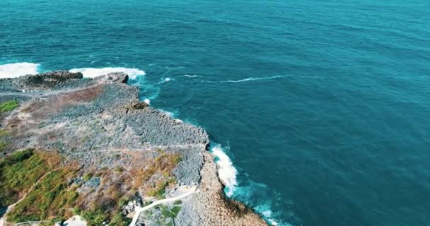 半島島 バリ島の空撮空中ドローンを半島島 バリ島 インドネシアの表示 — ストック動画