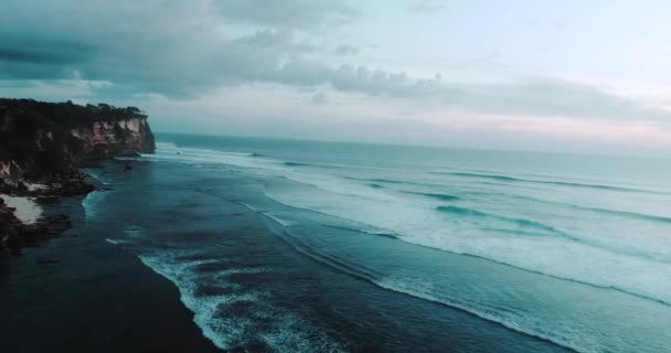 Widok Lotu Ptaka Wybrzeże Morze Fale Antena Widok Wybrzeże Morze — Wideo stockowe