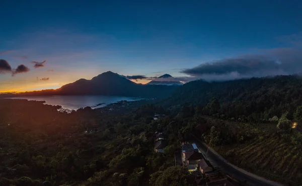Uitzicht Lake Batur Mount Agung Tijdens Prachtige Zonsopgang Bali Indonesië — Stockfoto