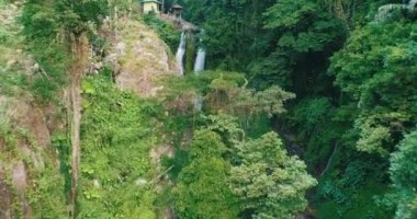 Güzel Aling Aling şelale içinde Kuzey Bali, Endonezya Hava dron görünümü
