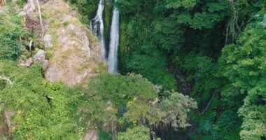 Güzel Aling Aling şelale içinde Kuzey Bali, Endonezya Hava dron görünümü