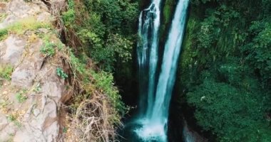 Güzel Aling Aling şelale içinde Kuzey Bali, Endonezya Hava dron görünümü