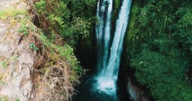 Güzel Aling Aling şelale içinde Kuzey Bali, Endonezya Hava dron görünümü