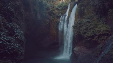Güzel Aling Aling şelale Bali / hava hava görünümünü robot görünümü güzel Aling Aling şelale içinde Kuzey Bali, Endonezya