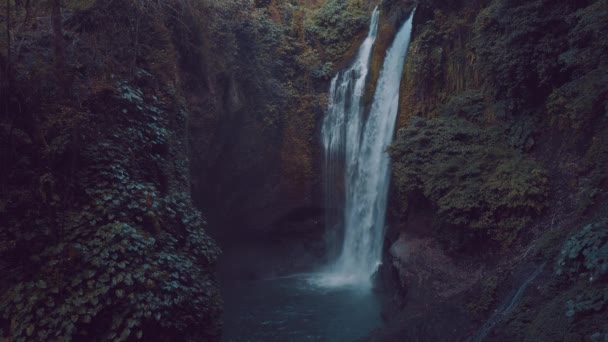 Luftaufnahme Des Wunderschönen Aling Aling Waterfall Bali Luftaufnahme Des Wunderschönen — Stockvideo