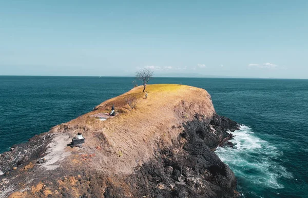 小さな島の空撮 ブキット種 熱帯の新たな観光名所から島のインドネシア バリ島します — ストック写真