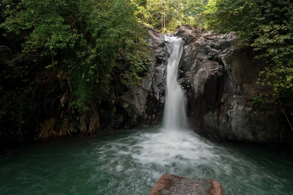 印尼巴厘岛北方美丽 Kroya 瀑布景观 — 图库照片