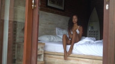 Güzel seksi bayan külot ve sutyen poz. Kapalı modeli kız moda portre. Güzellik kadını çekici beden iç çamaşırı ile