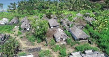 Terk edilmiş evleri tropikal Adası Bali, Endonezya Hava dron görünümü