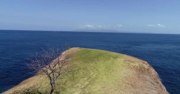 インドネシア バリ島島の小さな島 ブキット種 熱帯の新しい観光名所の空撮 — ストック動画