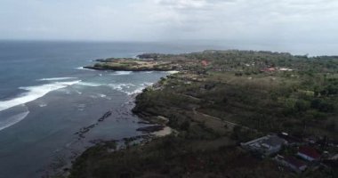 Güzel Nusa Lembongan ve Dream Beach, Bali, Endonezya Hava dron görünümü sahil şeridi