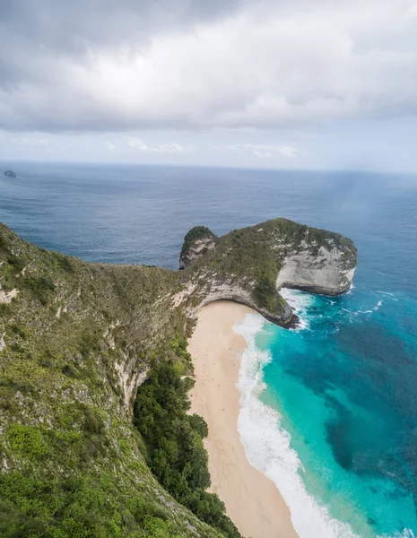 美しい Kelingking ビーチやヌサ ペニダ島 インドネシア バリ島の崖 — ストック写真