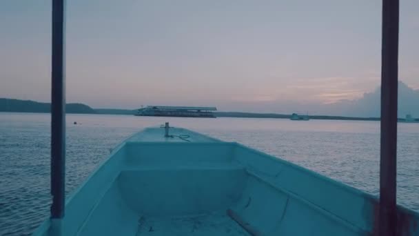 Вид Плавання Човен Гарний Захід Сонця Острові Балі Індонезія — стокове відео