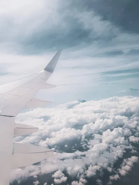 Vue Première Personne Passager Regardant Aile Avion Voler Dessus Des — Photo