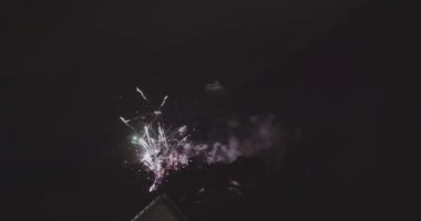 tatil gece renkli havai fişek