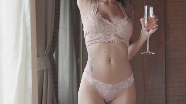 Closeup Moda Portre Modelinin Kapalı Güzellik Dantel Çamaşırı Çekici Vücut — Stok video