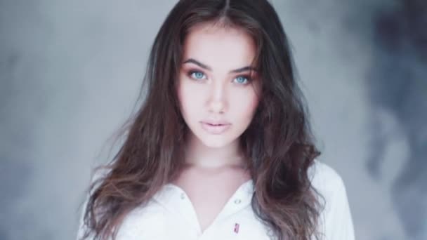 Closeup Πρόσωπο Γυναίκας Καταπληκτικά Μάτια Μόδα Ομορφιά Πορτραίτο Κοριτσιού Που — Αρχείο Βίντεο