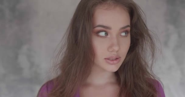 Gros Plan Femme Avec Des Yeux Étonnants Portrait Beauté Fille — Video