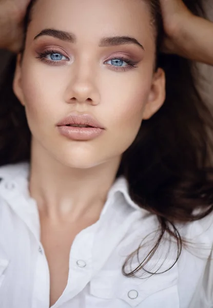 Closeup Gezicht Van Vrouw Met Prachtige Ogen Mode Schoonheid Portret — Stockfoto