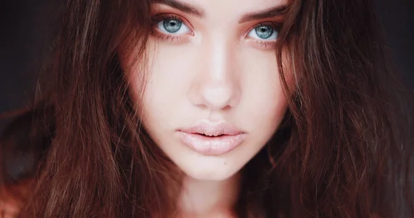 Closeup Πρόσωπο Γυναίκας Καταπληκτικά Μάτια Μόδα Ομορφιά Πορτρέτο Του Κορίτσι — Φωτογραφία Αρχείου