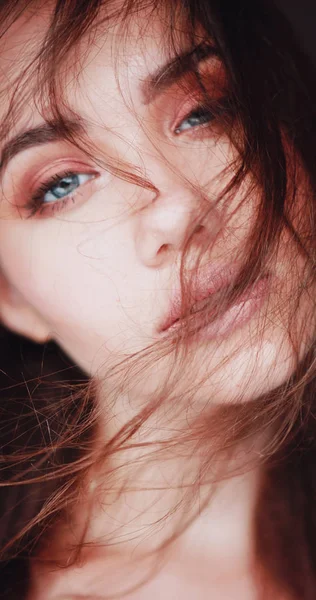 Primer Plano Cara Mujer Con Ojos Increíbles Retrato Belleza Moda — Foto de Stock
