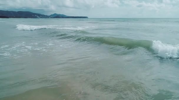 Luchtfoto Van Prachtige Zee Golven Buurt Van Het Strand Luchtfoto — Stockvideo
