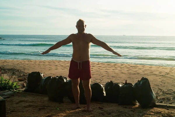 Happy Man Tourist Standing Beach Collected Bags Rubbish Sea Sunset — Stock Photo, Image