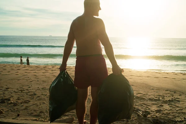 Back View Man Tourist Standing Beach Collected Bags Rubbish Sea — Stock Photo, Image