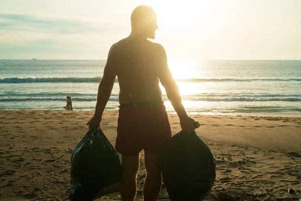 Back View Man Tourist Standing Beach Collected Bags Rubbish Sea — Stock Photo, Image