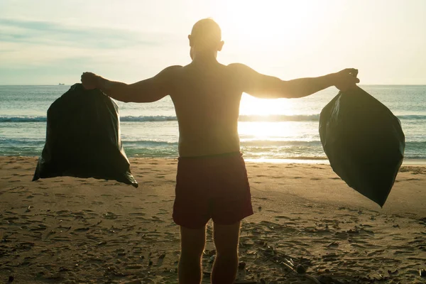 Back View Man Tourist Standing Beach Collected Bags Rubbish Sea — Stock Photo, Image