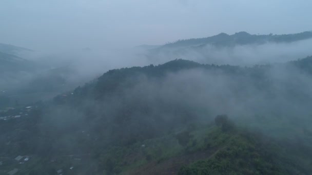 Aerial Drönarvy Över Chiang Rai Vackra Bergslandskapet Fält Dimmig Morgon — Stockvideo