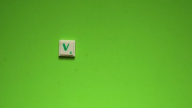 Yeşil ekran arka planda harflerle oluşturma 