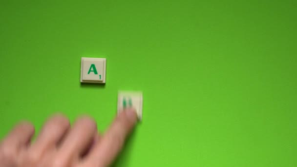 Vrouw Hand Maken Woord Van April Met Letters Groene Schermachtergrond — Stockvideo
