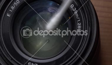 Makro closeup fotoğraf makinesinin objektifi ile pamuk yastık - ağır çekimde video temizlik